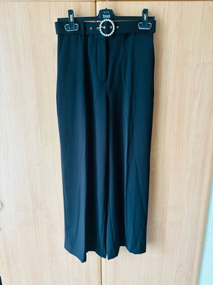 Zara pants like new with wide legs and belt black size M