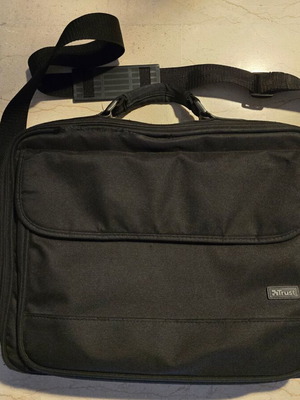 Τσάντα laptop Trust μεταχειρισμένη σε μέτρια κατάσταση
