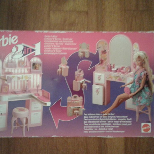 Barbie 2 in 1 set like new with extra pieces