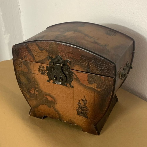 Vintage box used, decorative with broken handles and lock