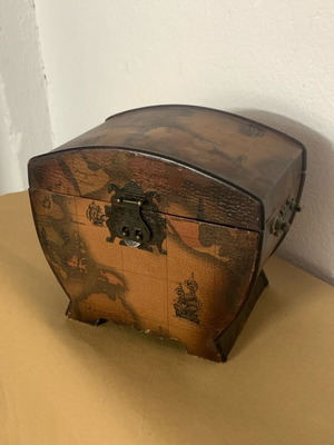 Vintage box used, decorative with broken handles and lock