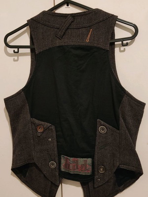 Helmi vest gray used with herringbone pattern