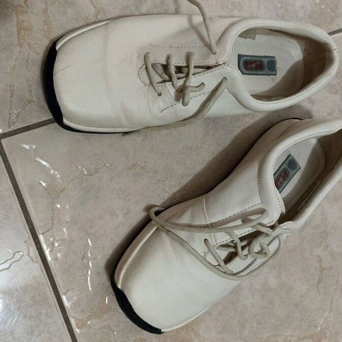 Snickers vintage athletic shoes like new, leather, size 38, light beige