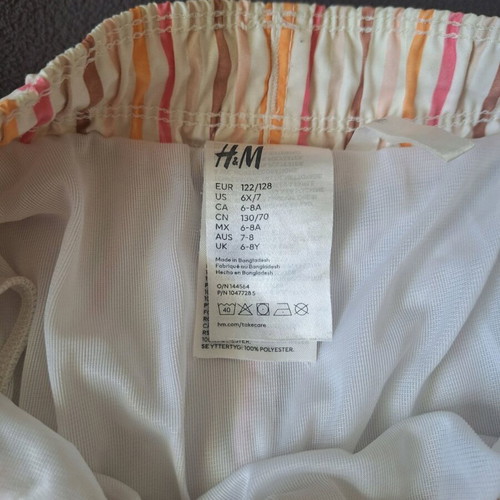 Children's swim shorts H&M like new, size EU 122/128, multicolor