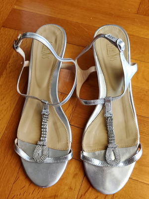 Esthissis women's silver sandals like new, size 41, low heel
