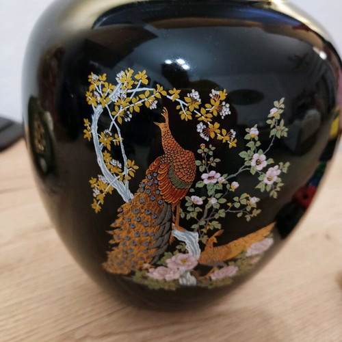 Porcelaine vintage vase made in Japan in like new condition