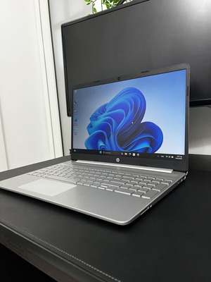 HP Laptop i7 10ης γενιάς 8GB RAM 512GB SSD Windows 11 Office