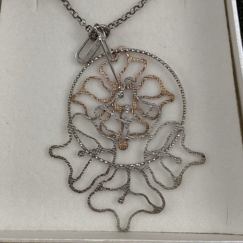 Loisir necklace new with floral design in silver tone