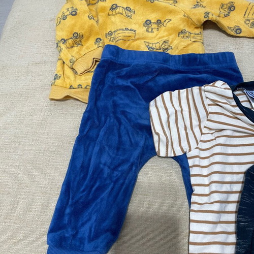 Baby clothing sets used for 6-12 months, 4 sets (8 pieces)