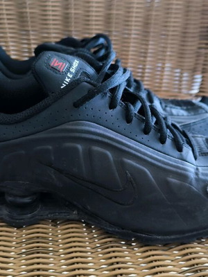 Nike Shox R4 ανδρικά sneakers σε μαύρο, μέγεθος 40