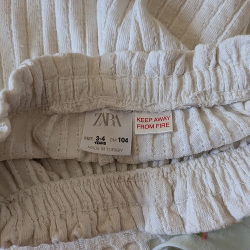 Gap shorts like new, size 104 cm, white and turquoise