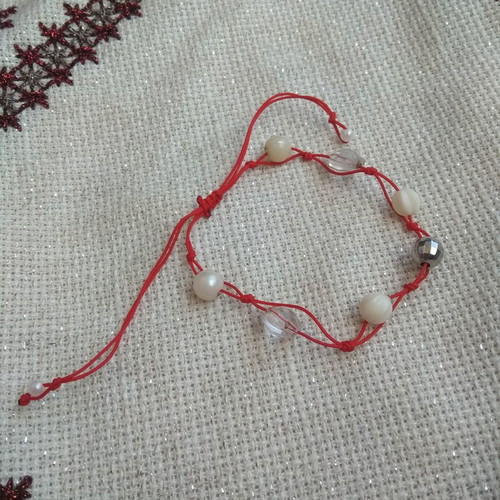 Martis bracelet new with white beads adjustable