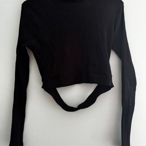 Crop top, very stretchy, black