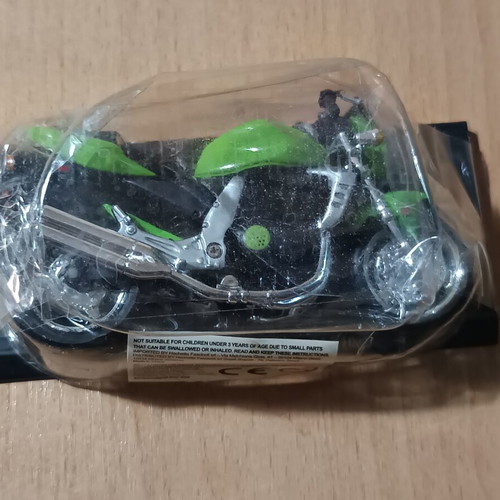 Maisto Kawasaki Z1000 1:18 scale motorcycle new, sealed
