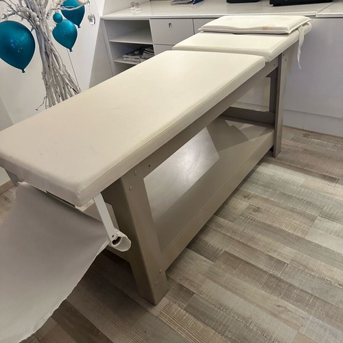 Aesthetic bed like new