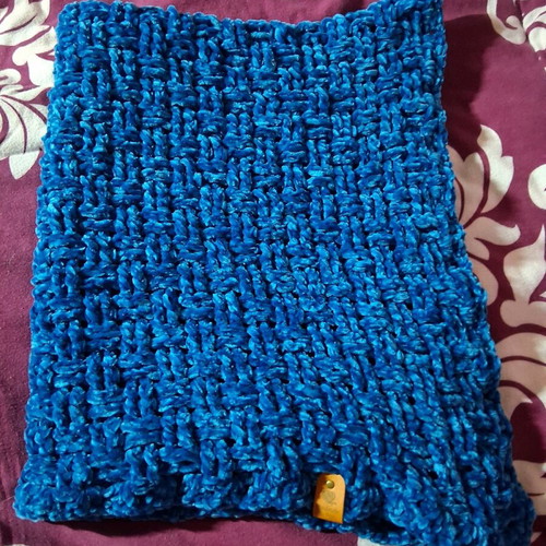 Handmade baby blanket with hypoallergenic velour yarn and soft texture