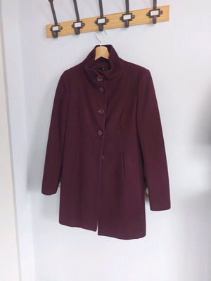 Benetton wool coat used, size small, red burgundy