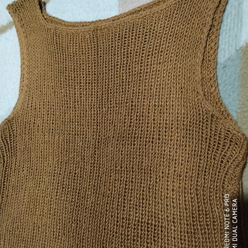Sleeveless knitted top like new, brown, size M