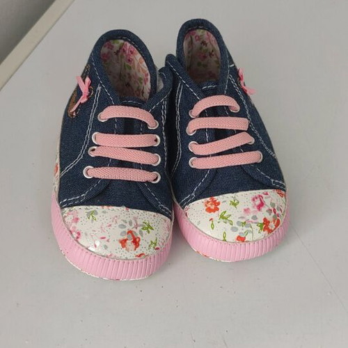 Baby cuddle shoes