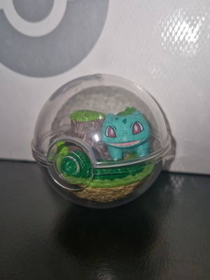 Pokemon Bulbasaur Terrarium figure with Pokeball base new