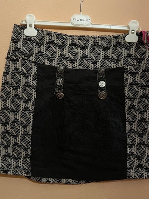 Save the queen skirt like new, size M, winter