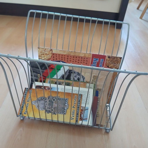 Magazine and Newspaper Rack like new