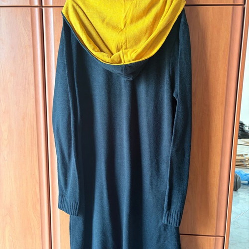 Harry Potter knit Hufflepuff cape size M like new