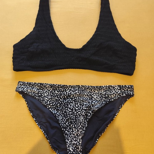 Black and white bikini XL used, comfortable and flattering fit