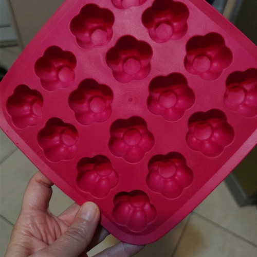 Ice cube tray pink like new