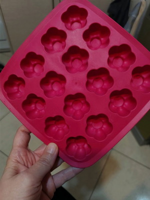 Ice cube tray pink like new