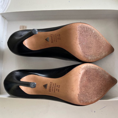 Schutz black leather pumps like new, size 38