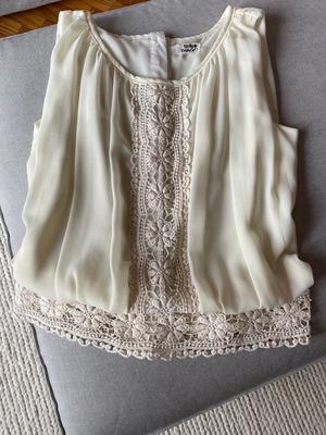 Holly Bracken sleeveless chiffon blouse used