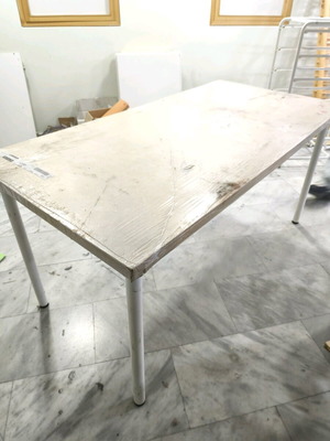 Wooden table with metal legs like new, 150x75 cm