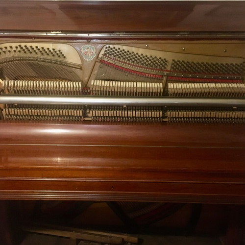 Hamurg German piano used in very good condition