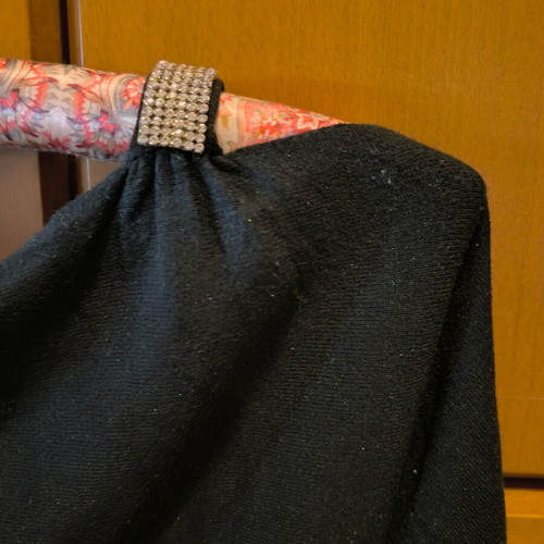 Black sweater with rhinestones like new, Pin up