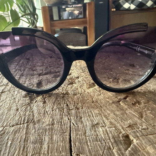 Oversized cat-eye sunglasses black, like new