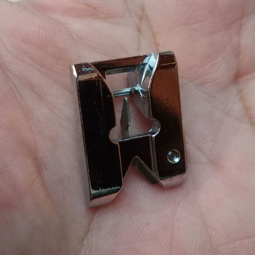Presser foot for decorative effects on home sewing machine new