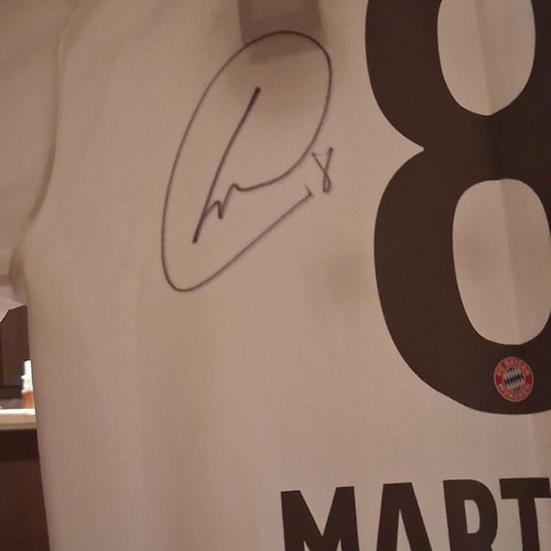Bayern Munich collectible jersey new signed by Martinez