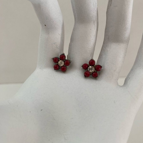 Burgundy flower earrings used with rhinestones