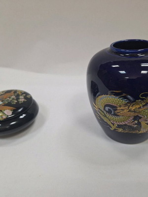 Small vase and lidded item like new, set of 2 pieces