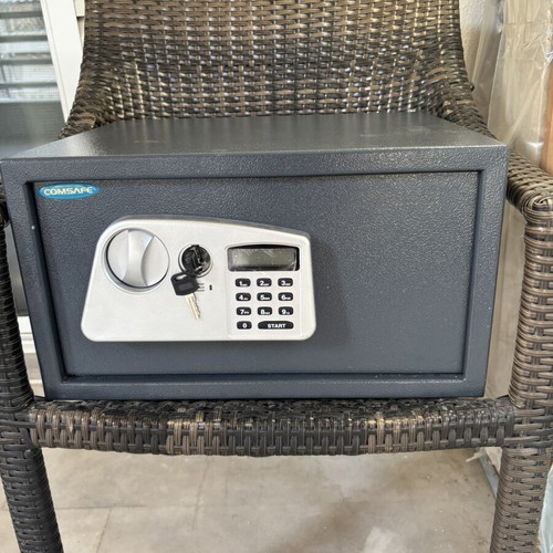 Comsafe electronic safe large size with 2 keys like new