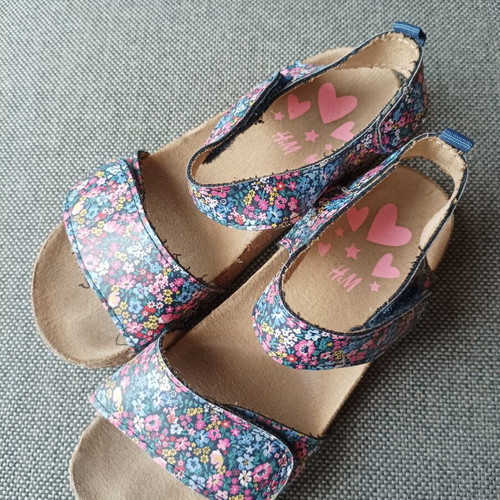H&M Girl's Sandals used, size 30, floral pink