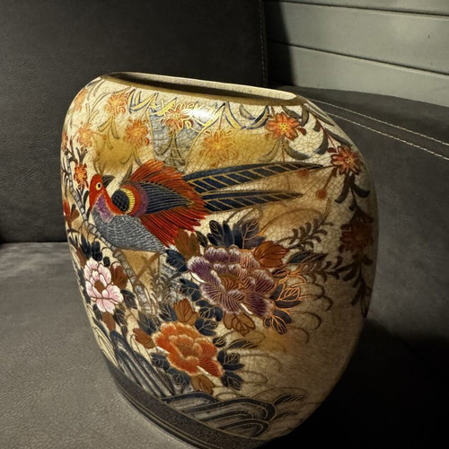 Japanese Style Vase like new, painted