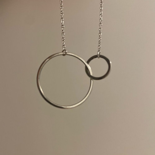 Silver necklace with circles like new