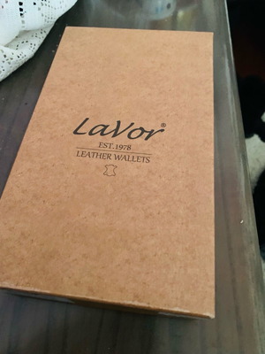 Δερμάτινο πορτοφόλι Lavor καινούργιο, μεγάλο μέγεθος, κόκκινο