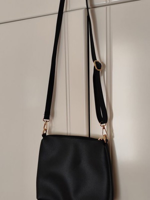 Nolah shoulder bag like new, black with gold details