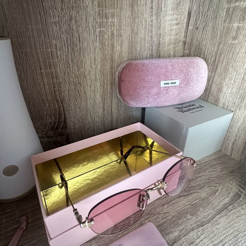 Miu Miu sunglasses like new, pink,… - € 170,00 - Vendora.cy display picture 1