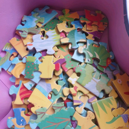 Dinosaur puzzles like new, 75 and 100 pieces