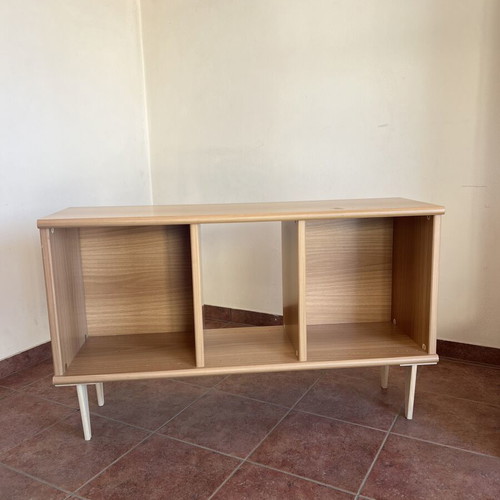 Storage furniture with shelves