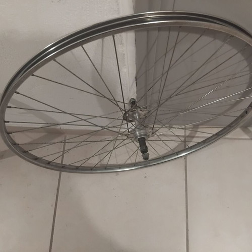 Bicycle wheels used with tires and inner tubes